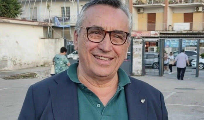 Caivano, si dimettono 13 consiglieri: terminata l'era del sindaco Enzo Falco. Era in carica da settembre 2020