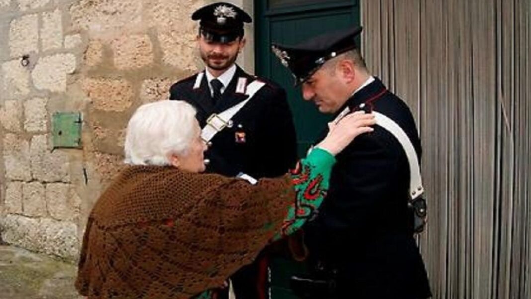 Ischia: Carabinieri e vittima scongiurano ennesima truffa. 16enne denunciato per aver tentato di ingannare un anziano. E' la seconda volta