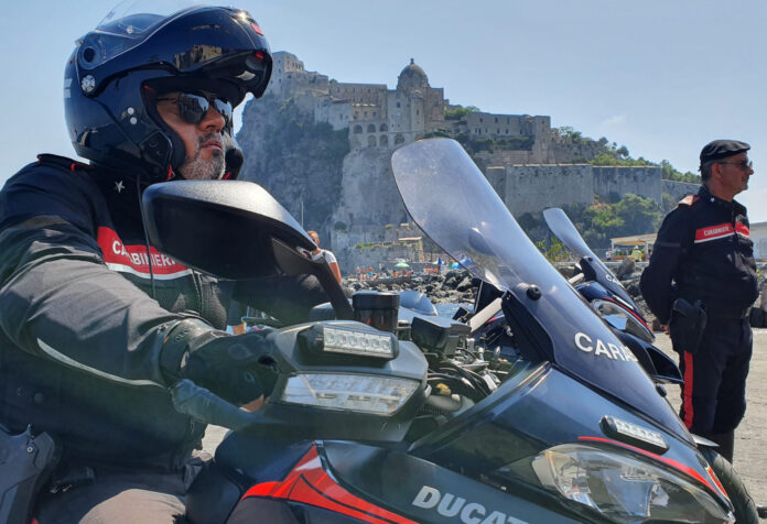 Procida, truffa del finto corriere: arrestato 18enne incensurato. "Recuperati e restituiti 19mila euro"