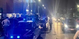 Napoli, controlli a tappeto nella periferia occidentale: monitorati giovanissimi, ritrovati coltello e pistola Napoli, controlli a tappeto nella periferia occidentale: monitorati giovanissimi, ritrovati coltello e pistola