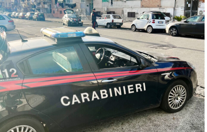 Qualiano: finta perquisizione. Carabinieri arrestano una persona e denunciano il complice