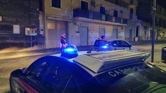 Giugliano in Campania: contromano con un’auto rubata. Carabinieri arrestano 23enne