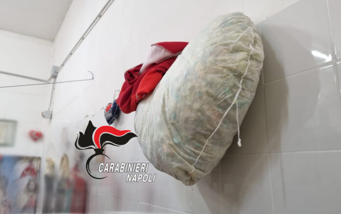 Giugliano in Campania: Blitz dei Carabinieri. Soldi, droga e un cuore inguaiano un 43enne