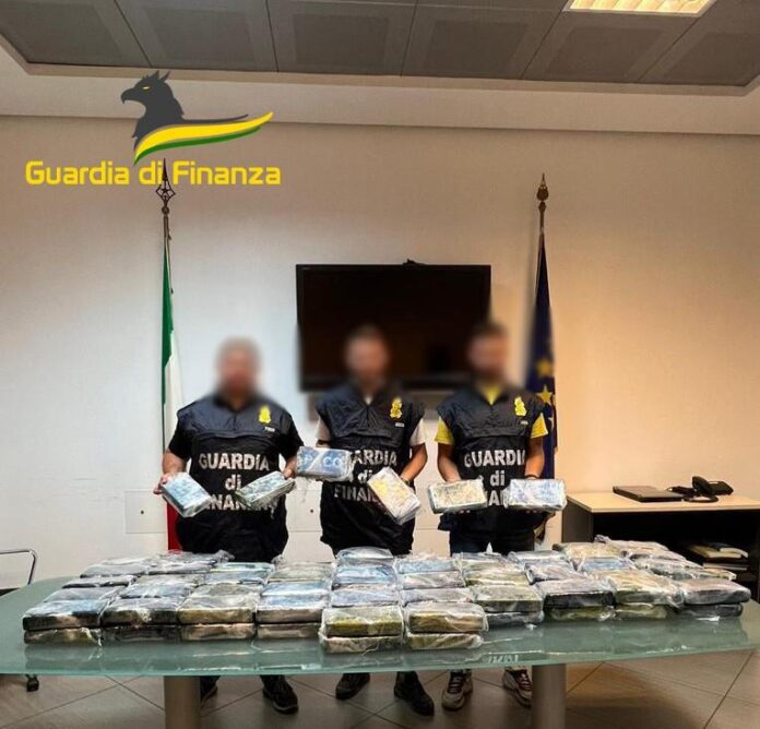 Oltre 120 chili di cocaina, valore 30 milioni di euro, sequestrati dalla Guardia di Finanza a San Giorgio a Cremano