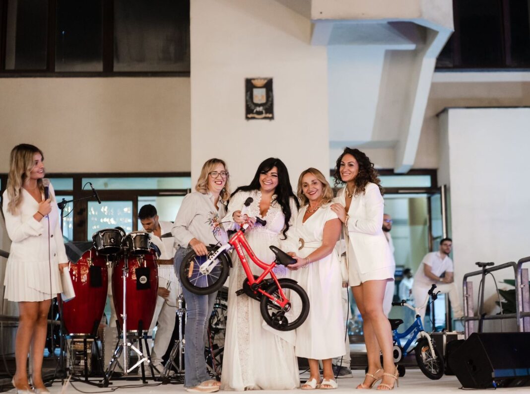 Sant'Antonio Abate: raccolta differenziata all'80%, 121 cittadini festeggiati e premiati in piazza Sant'Antonio Abate: raccolta differenziata all'80%, 121 cittadini festeggiati e premiati in piazza