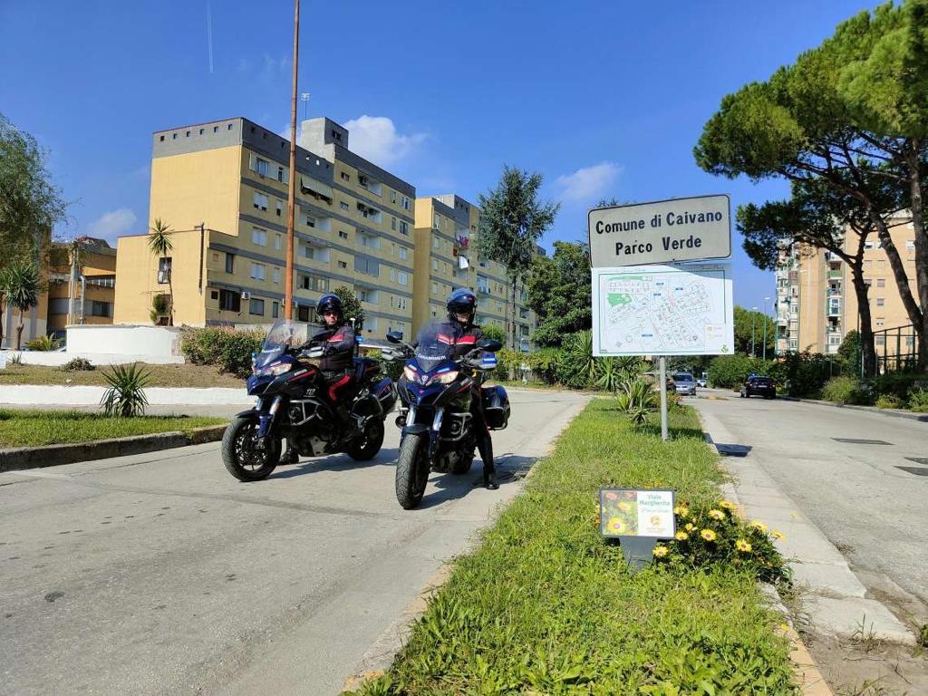 Parco Verde di Caivano, blitz antidroga dei carabinieri: tre pusher in manette. La droga era stoccata in monoporzioni