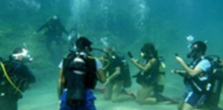 Torna il Battesimo del Mare, prove di immersioni e apnea nella spiaggia di San Francesco a Marina Piccola