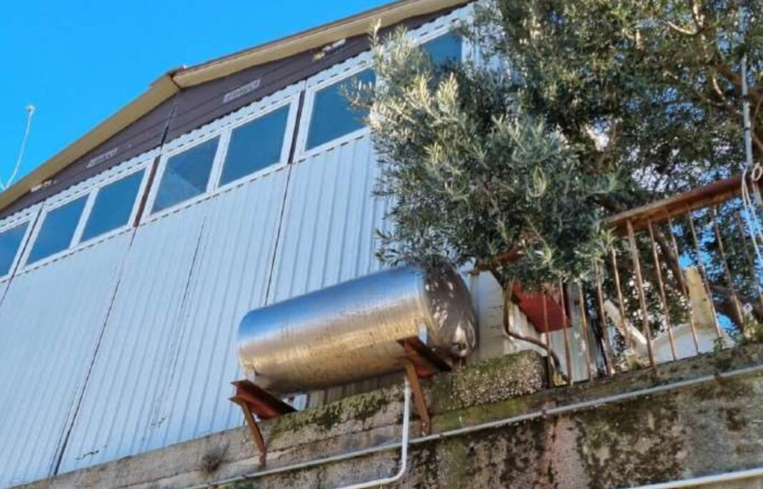Casola di Napoli, abusivismo: capannone e vano bagno demoliti. Ordine di demolizione datato 2008