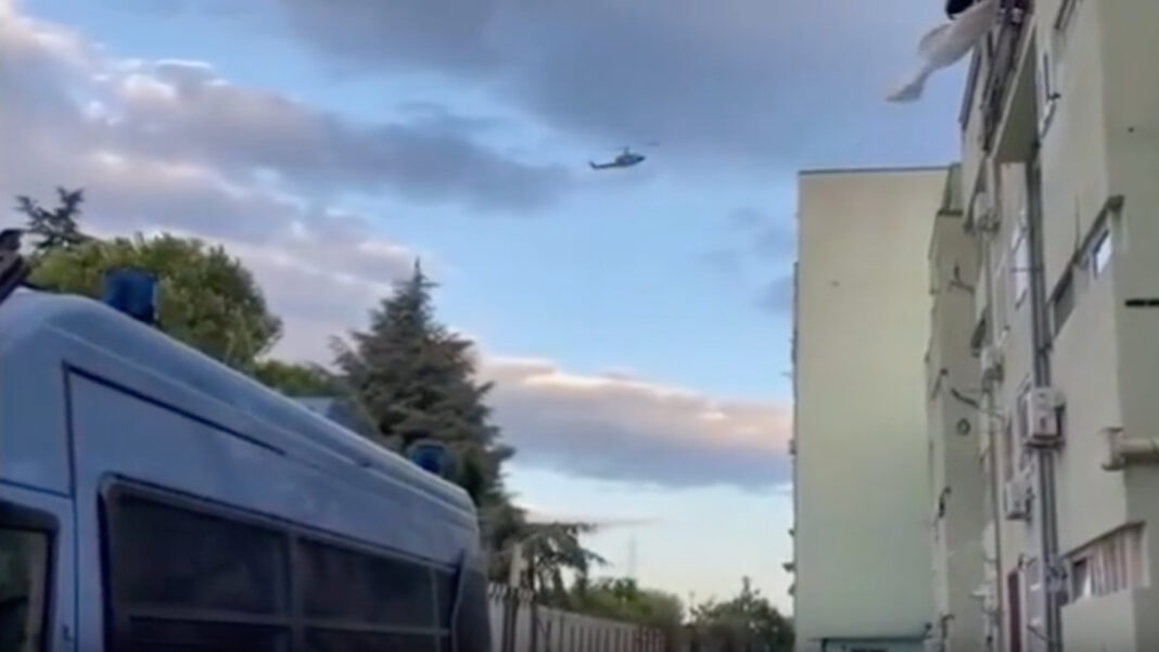 Assedio al Parco Verde di Caivano, 400 uomini setacciano strade ed edifici: "Lo Stato lavora per riportare la sicurezza"