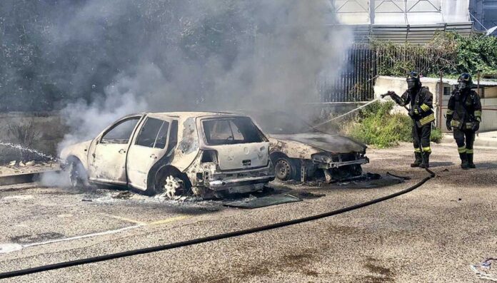 Quarto, litiga con vicina, la cosparge di benzina: ustioni su 50% corpo