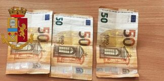 Napoli, piazza Dante: tenta di disfarsi della droga. Arrestata una 46enne napoletana