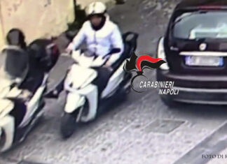 Napoli Fuorigrotta: Tentano furto “a spinta”. Carabinieri arrestano padre e figlio