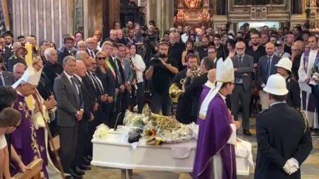 L’arcivescovo Mimmo Battaglia: anch'io sono colpevole