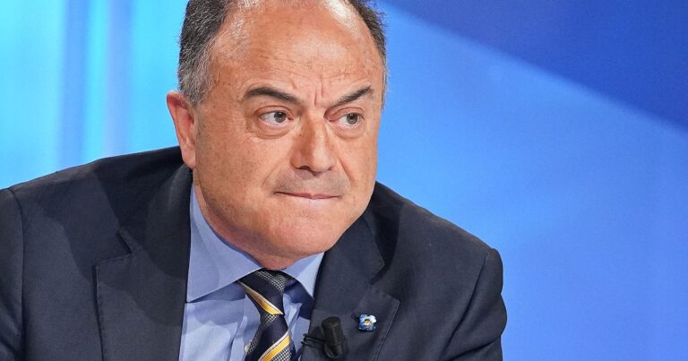 Napoli, Gratteri: “Test ai magistrati? Facciamoli anche ai politici”