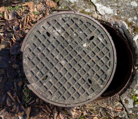 Giugliano, bloccato nelle fogne un membro della “banda del buco”: il 22enne preparava un colpo