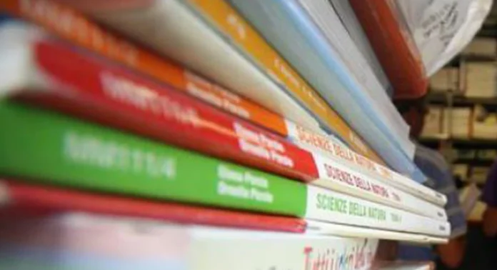 Dal Comune fornitura libri di testo scuole secondarie di primo e secondo grado a Torre del Greco