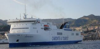 Tragedia nel porto di Salerno, un morto ed un ferito grave: investiti da un camion in manovra sulla nave Tragedia nel porto di Salerno, un morto ed un ferito grave: investiti da un camion in manovra sulla nave
