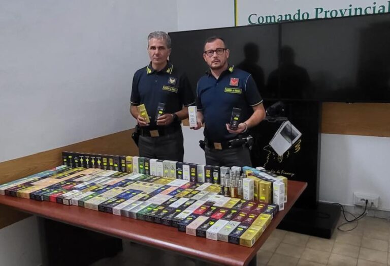 Benevento, prodotti pericolosi e profumi falsi: migliaia di articoli sequestrati dalla guardia di finanza Benevento, prodotti pericolosi e profumi falsi: migliaia di articoli sequestrati dalla guardia di finanza
