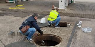 Prodotti petroliferi adulterati, blitz della guardia di finanza ad Avellino e Casalnuovo: sequestrati 51mila litri di gasolio Prodotti petroliferi adulterati, blitz della guardia di finanza ad Avellino e Casalnuovo: sequestrati 51mila litri di gasolio