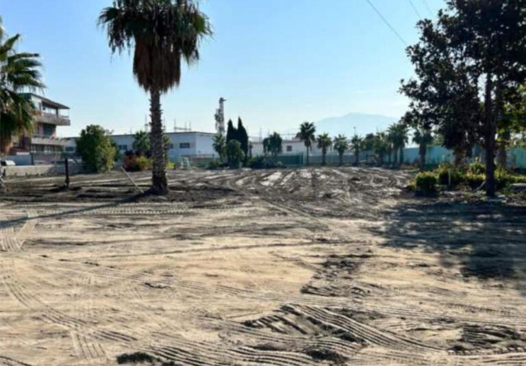 Abbattuto dopo 25 anni dalla sentenza un capannone industriale a Torre Annunziata