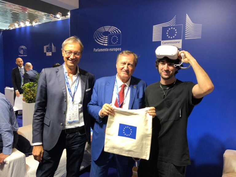 Quarantesima assemblea ANCI: affluenza record allo stand dedicato dal Parlamento e dalla Commissione europea per la visita virtuale nell’aula plenaria del Parlamento europeo
