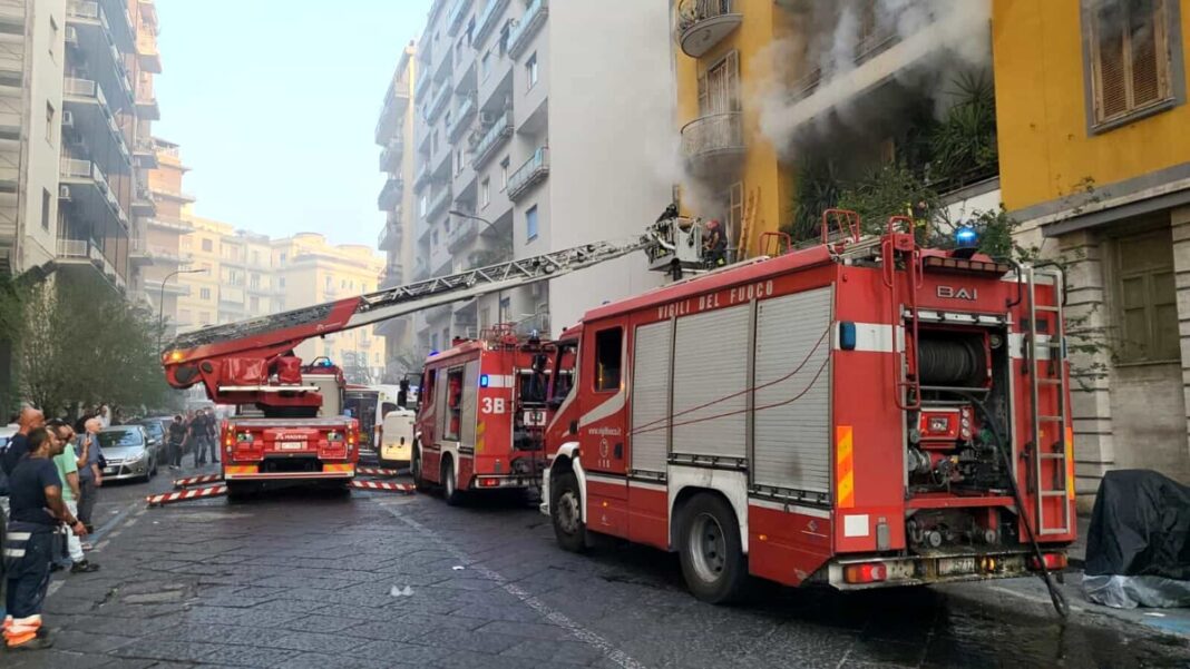 Incendio via Suarez Napoli, incendio in abitazione a via Suarez al Vomero, un morto e due intossicati