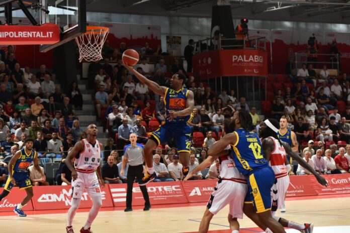 La Givova Scafati sfida la Carpegna Prosciutto Pesaro