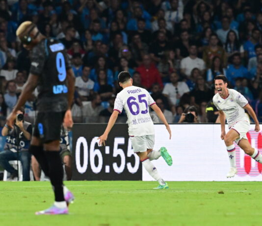 Altro che "obiettivo 3 punti". La Fiorentina passa al Maradona, fischi per un Napoli troppo confusionario