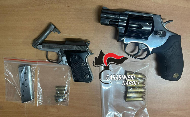 Napoli: In strada con pistola pronta all’uso. Carabinieri arrestano 21enne
