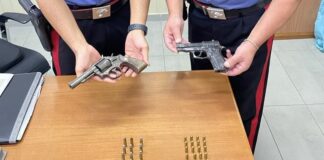 Qualiano: padre e figlio con armi e droga. Arrestati dai Carabinieri. Sequestrate due pistole pronte a sparare