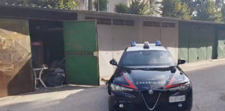 Napoli, a “Scampia” una fabbrica di esplosivi: in un garage polvere da sparo e ordigni artigianali Napoli, a "Scampia" una fabbrica di esplosivi: in un garage polvere da sparo e ordigni artigianali