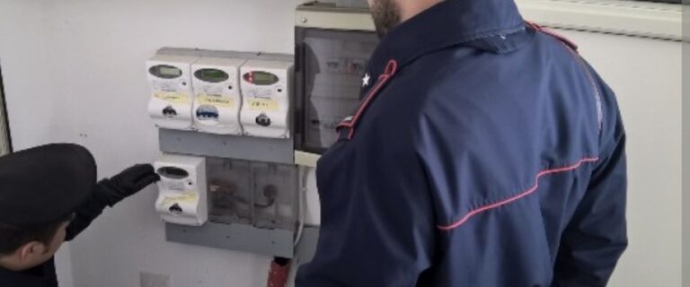 Sant’Antimo: Controlli dei carabinieri. Allacci abusivi e droga nei vani contatori Sant’Antimo: Controlli dei carabinieri. Allacci abusivi e droga nei vani contatori