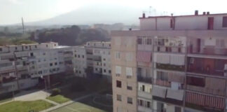 Traffico di droga a Napoli, maxi blitz contro il cartello della camorra: 31 arresti nei clan De Luca – Bossa – Casella – Minichini – Rinaldi – Reale Traffico di droga a Napoli, maxi blitz contro il cartello della camorra: 31 arresti nei clan De Luca – Bossa – Casella – Minichini – Rinaldi - Reale