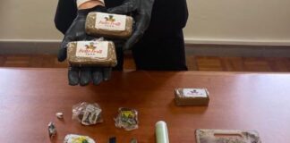 Torre del Greco, pusher con il reddito di cittadinanza: aveva quasi mezzo chilo di hashish. Arrestato 39enne Torre del Greco, pusher con il reddito di cittadinanza: aveva quasi mezzo chilo di hashish. Arrestato 39enne
