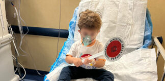 Torre del Greco, bimbo di due anni in shock anafilattico: corsa disperata in ospedale in auto con i carabinieri, è salvo