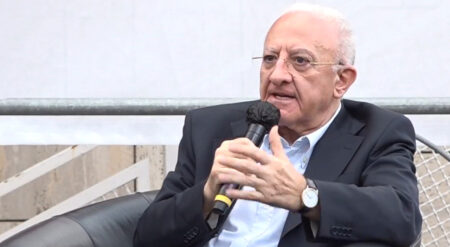 Campania, il governatore Vincenzo De Luca contro il Governo: "Siamo stati 'derubati' di 3 miliardi di euro in 10 anni"
