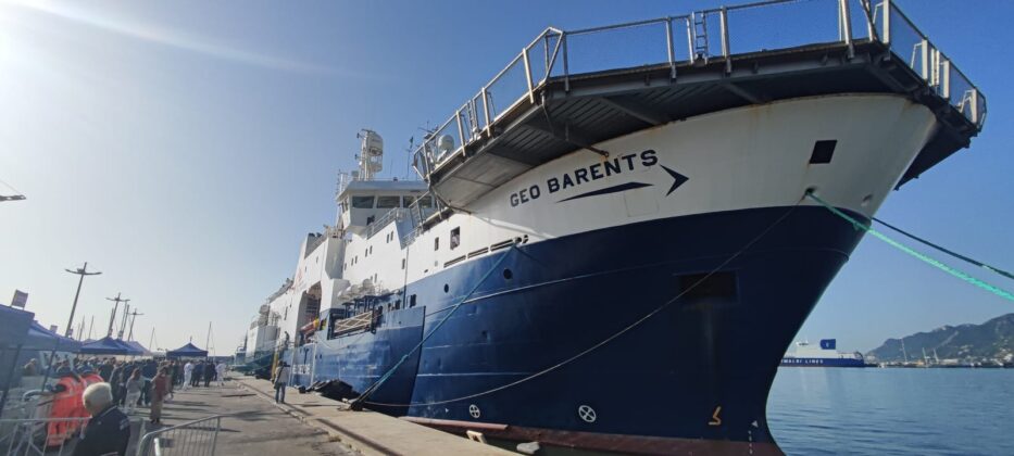 La nave Geo Barents è giunta al porto di Salerno, a bordo 258 migranti: ci sono 26 minori non accompagnati