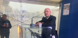 Il governatore Vincenzo De Luca alle celebrazioni per i 55 anni dell'Ospedale Evangelico di Napoli