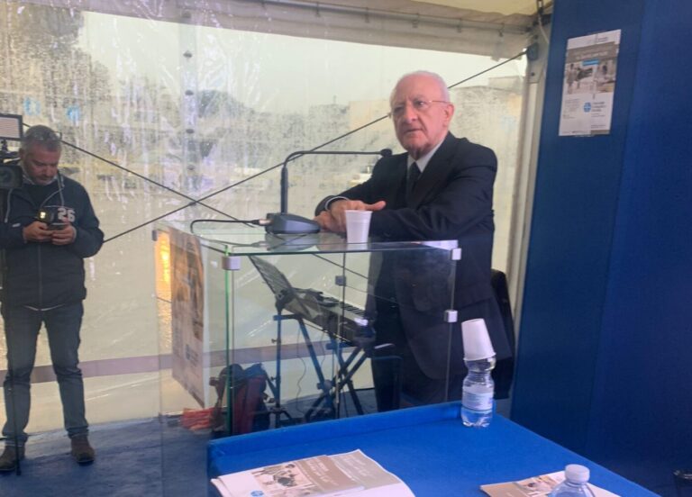Il governatore Vincenzo De Luca alle celebrazioni per i 55 anni dell’Ospedale Evangelico Betania di Napoli