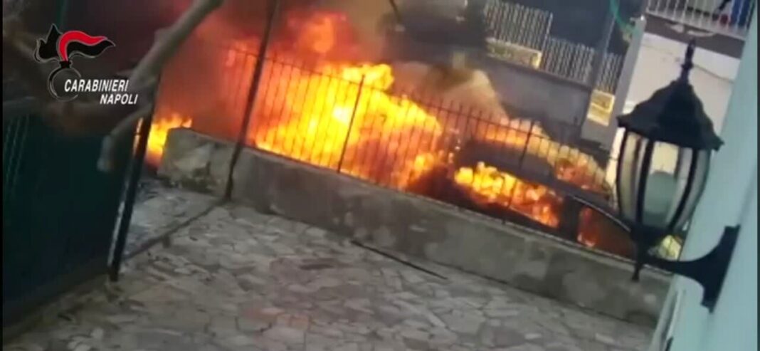 attentato bacoli esplosa auto finanziere (1)