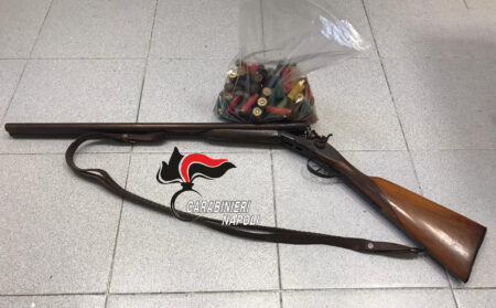 Napoli Camaldoli: carabinieri trovano droga e un fucile. Un uomo denunciato