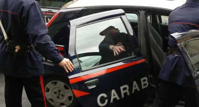 Sant’Antimo: ospite in un’altra casa per guardare la partita in tv. 35enne arrestato dai Carabinieri per evasione, era ai domiciliari Sant’Antimo: ospite in un’altra casa per guardare la partita in tv. 35enne arrestato dai Carabinieri per evasione, era ai domiciliari