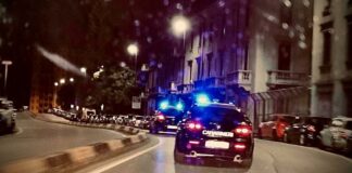 Napoli: inseguimento da Posillipo a Bagnoli, addosso e in casa un chilo e mezzo di droga. 20enne arrestato