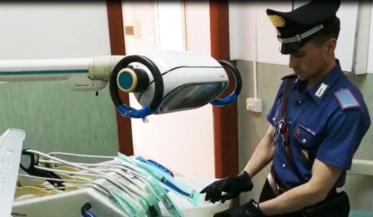 Grumo Nevano: 48mila euro di energia elettrica rubata nei tre centri dentistici amministrati. Arrestato 43enne, due donne denunciate