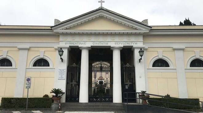 Sorrento, commemorazione dei defunti: gli orari di apertura e chiusura del cimitero e il piano traffico