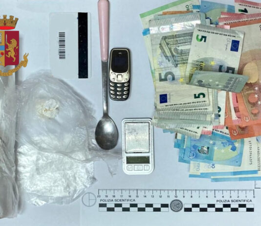 Torre del Greco: sorpresi in casa con la droga. Arrestato un 40enne e denunciata una donna