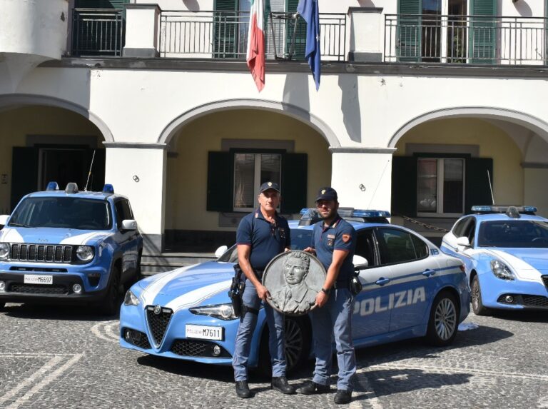 Ritrovato dalla Polizia il bassorilievo raffigurante l’eroe Palatucci, rubato a Torre del Greco