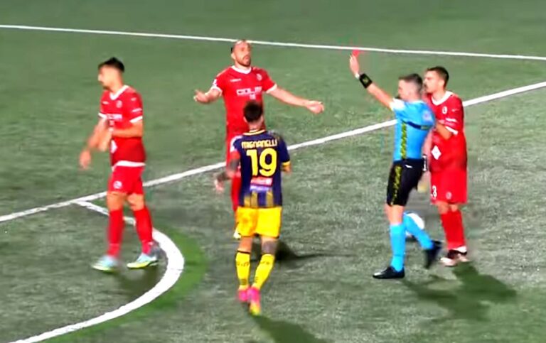 Turris sconfitta nel derby: fase difensiva claudicante, troppi gol subiti, colpa non è solo del reparto