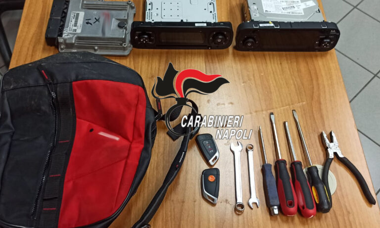 Area Stabiese, controlli a tappeto: rinvenuti kit per lo scasso, refurtiva e 8mila euro in contanti Area Stabiese, controlli a tappeto: rinvenuti kit per lo scasso, refurtiva e 8mila euro in contanti