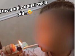 Piccoli fumatori da social. Su Tiktok il caso di un bambino che accende una sigaretta ripreso dai genitori
